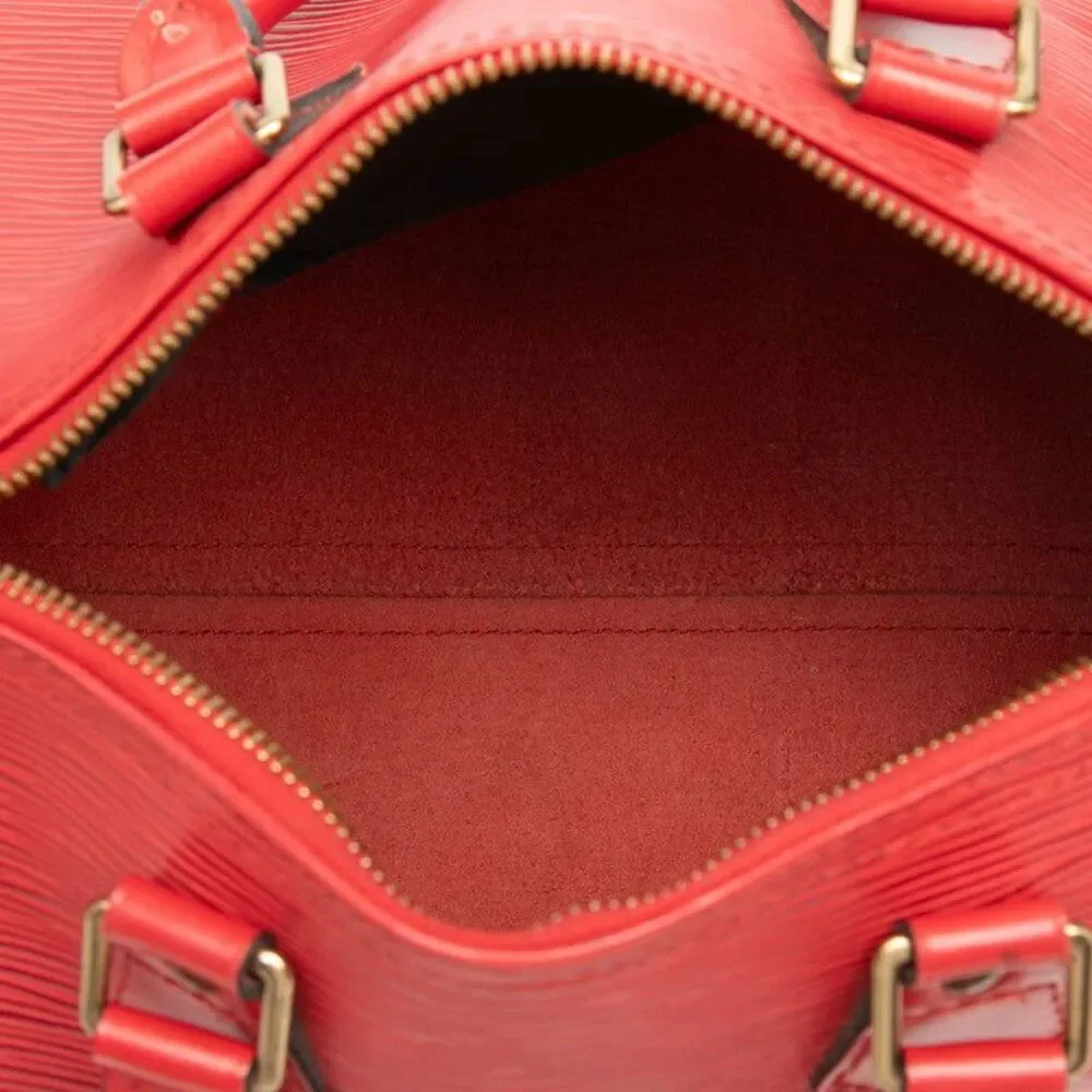 LOUIS VUITTON drop closure